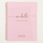 Modern Stylish Pink Gold Script Monogram 2023 Planer (Vorderseite)