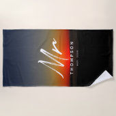 Modern Sunset in Water Minimalistisch Script Strandtuch (Vorderseite)