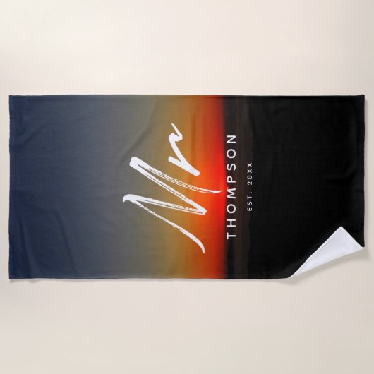 Modern Sunset in Water Minimalistisch Script Strandtuch (Vorderseite)