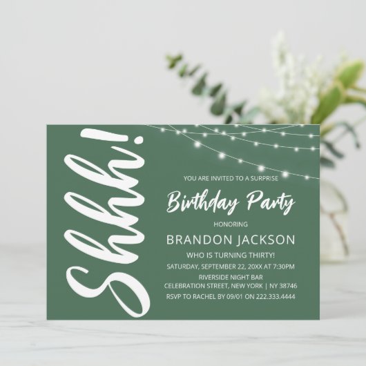 Modern Surprise Birthday Party Einladung (Stehend Vorderseite)