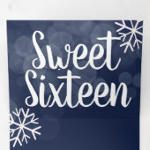 Modern Sweet 16 Scattered Snowflakes Bokeh Lights Dreifach Gefaltete Einladung (Innen Erste Seite)