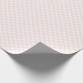 Modern + Sweet Light Pink Gingham Geschenkpapier (Ecke)