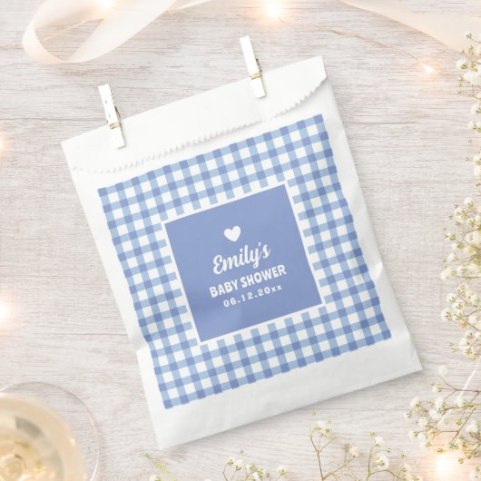 Modern Sweet Pastel Blue Gingham Boy Baby Shower Geschenktütchen (Ausgeschnitten)