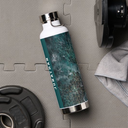 Modern Teal Ocean Waves Aerial Personalized Trinkflasche (Fitnesstudio (gedreht))
