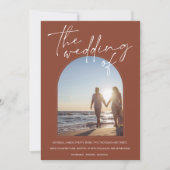 Modern Terracotta Arch Ursprüngliches Foto Hochzei Einladung (Vorderseite)