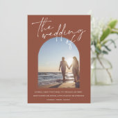 Modern Terracotta Arch Ursprüngliches Foto Hochzei Einladung (Stehend Vorderseite)