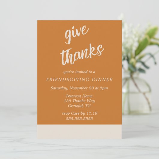 Modern Terracotta Einladung (Stehend Vorderseite)