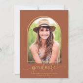 Modern Terracotta Gold Arc Foto Abschluss Einladung (Vorderseite)