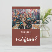 Modern terracotta Maid of Honor proposal card Einladung (Stehend Vorderseite)