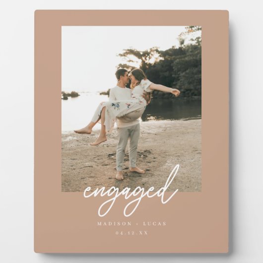 Modern Terracotta Script "Engaged" Couple Photo Fotoplatte (Vorderseite)