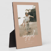 Modern Terracotta Script "Engaged" Couple Photo Fotoplatte (Seite)