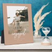 Modern Terracotta Script "Engaged" Couple Photo Fotoplatte (Seite)