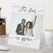Modern The Bar is Open Calligraphy Script Foto Sockelschild (In Situ)
