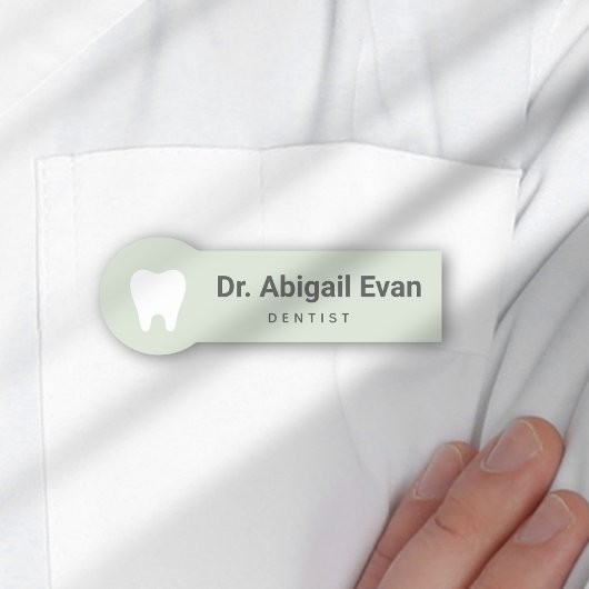 Modern Tooth Sage Green Professional Orthodontist Namensschild