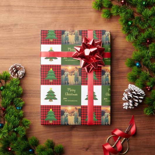 Modern trees Merry Christmas family photo Geschenkpapier (Feiertagsgeschenk)