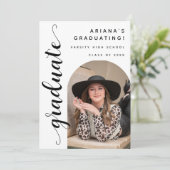 Modern Trendy Chic Script White Graduation Party Einladung (Stehend Vorderseite)