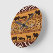 Modern Tribal African Cheetah Muster Animal Print Runde Wanduhr (Winkel)