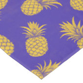 Modern Tropical Pineapple Watercolor Tischdecke (Schrägansicht)