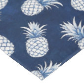 Modern Tropical Pineapple Watercolor Tischdecke (Schrägansicht)