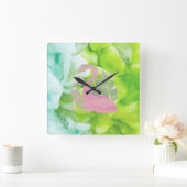 Modern Tropical Pink Flamingo and Palms Quadratische Wanduhr (Zuhause)