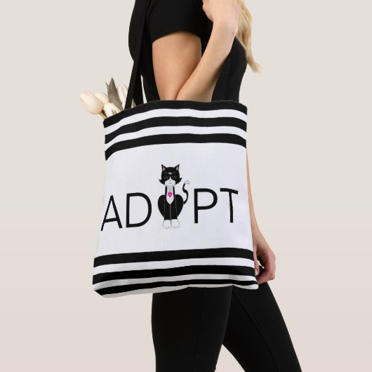Modern Tuxedo Wild Cat Adoptier Tasche (Von Nahem)