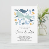 Modern Twins Foto Sea Creatures Boys 1st Birthday Einladung (Stehend Vorderseite)