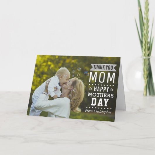 Modern Typografie Overlay Happy Mother's Day Foto Karte (Vorderseite)
