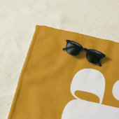 Modern Typography Personalized Name Mustard Yellow Strandtuch (Beispiel)