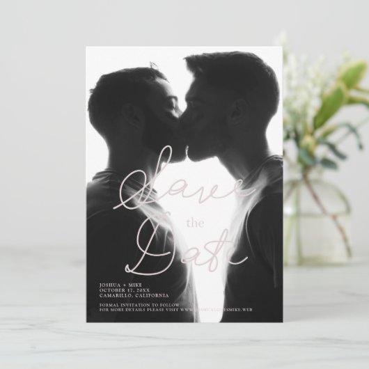 Modern Typography with Romantic Gay Couple (Stehend Vorderseite)