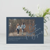 Modern Unser Abenteuer fängt Save the Date Foto an (Stehend Vorderseite)