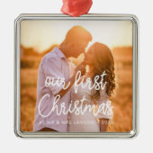 Modern Unser erstes Weihnachtspaar Foto Ornament Aus Metall (Vorne)
