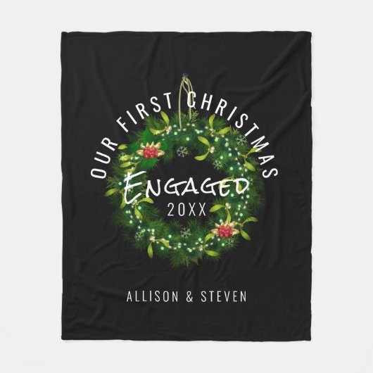 Modern Unsere ersten Weihnachten Verlobt Personali Fleecedecke (Vorderseite)