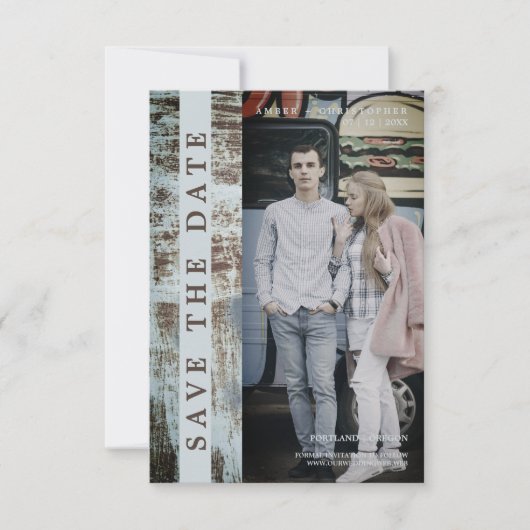 Modern Urban Grunge Romantic Engaged Couple (Vorderseite)