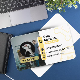 Modern Vet Clinic Business Card – White & Yellow  Visitenkarte