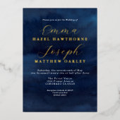 Modern Wave abstrakte goldene Hochzeit Mitternacht Folieneinladung (Vorderseite)