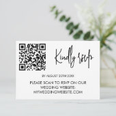 Modern Wedding RSVP Card with QR Code Karte (Stehend Vorderseite)