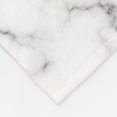 Modern weißer Marmor Goldtypografie Name Monogramm Fleecedecke (Ecke)