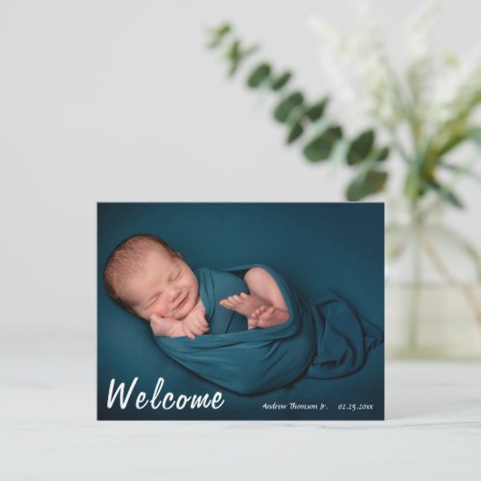 Modern Welcome New Baby Ankündigung Postkarte (Stehend Vorderseite)