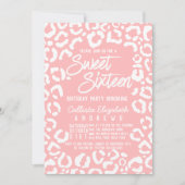 Modern White Coral Cheetah Leopard Sweet 16 Foto Einladung (Vorderseite)