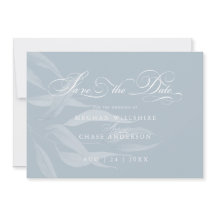 Modern White Foliage auf Dusty Blue