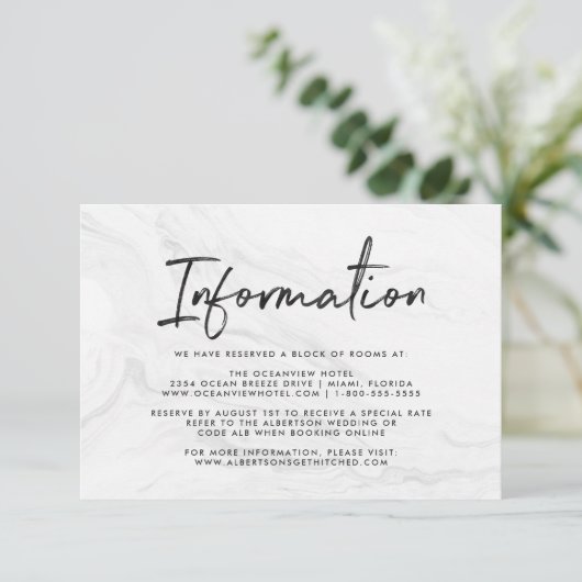 Modern White Marble Script | Hochzeitsinformatione Begleitkarte (Stehend Vorderseite)