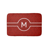 Modern White Monogram on Red Geometric Badematte (Vorderseite)