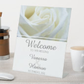 Modern White Rose Wedding Pedestal Sign Sockelschild (In Situ)