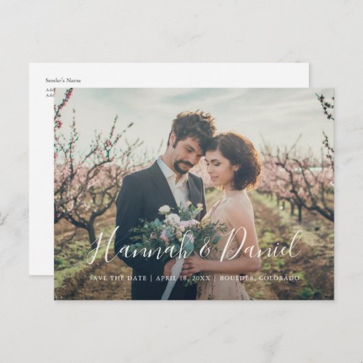 Modern White Script Foto Custom Save the Date Einladungspostkarte (Vorne/Hinten)