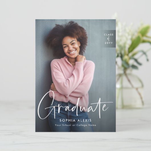 Modern White Script Overlay 4 Foto Abschluss Ankündigung (Stehend Vorderseite)