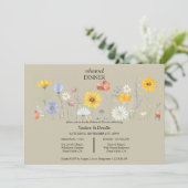 Modern wildflower spring wedding Dinner Invitation Einladung (Stehend Vorderseite)