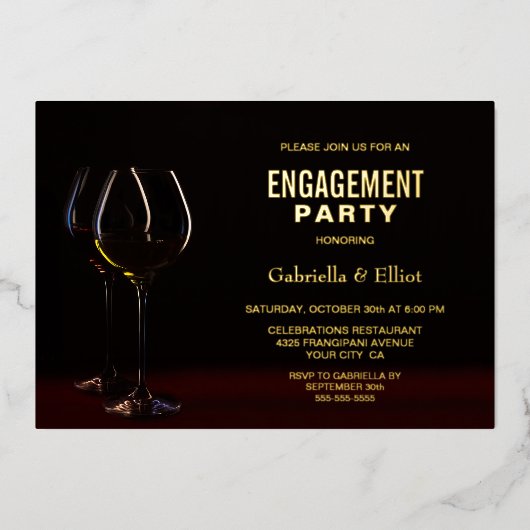 Modern Wine Glass Gold Text Engagement Party Folieneinladung (Vorderseite)