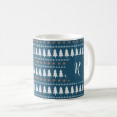 Modern Winter Weihnachtsbaum Muster Monogram Blue Kaffeetasse (VorderseiteRechts)