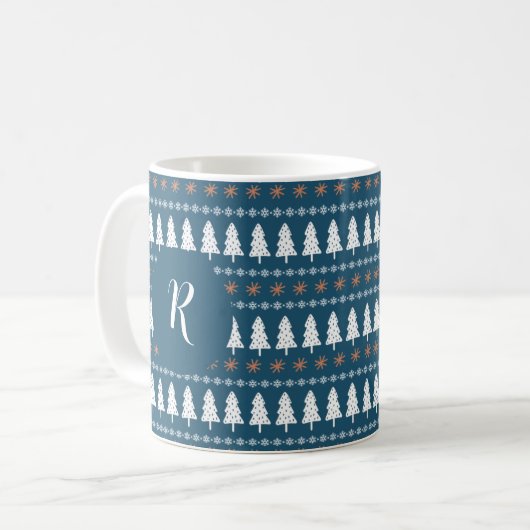 Modern Winter Weihnachtsbaum Muster Monogram Blue Kaffeetasse (Vorderseite Links)