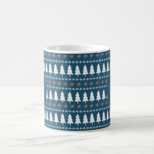 Modern Winter Weihnachtsbaum Muster Monogram Blue Kaffeetasse (Mittel)